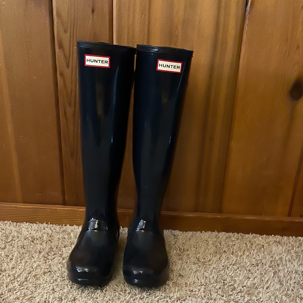 Hunter Original Tall Rain Boots – Navy Gloss – Women’s Size 8.